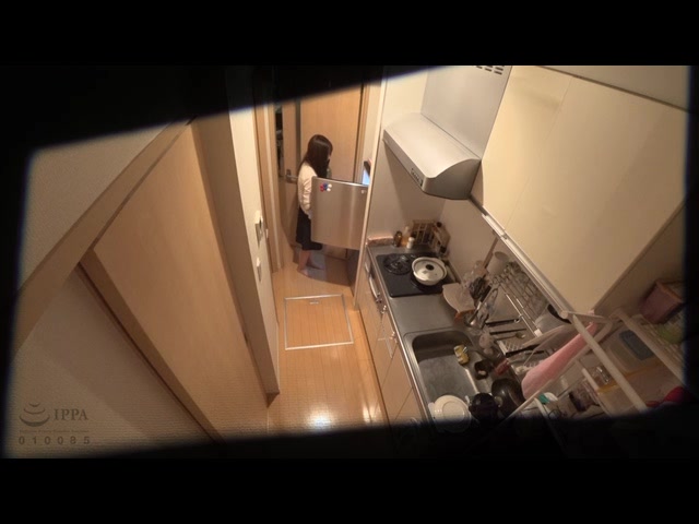一人暮らしの美人OLを狙った尾行侵入_01